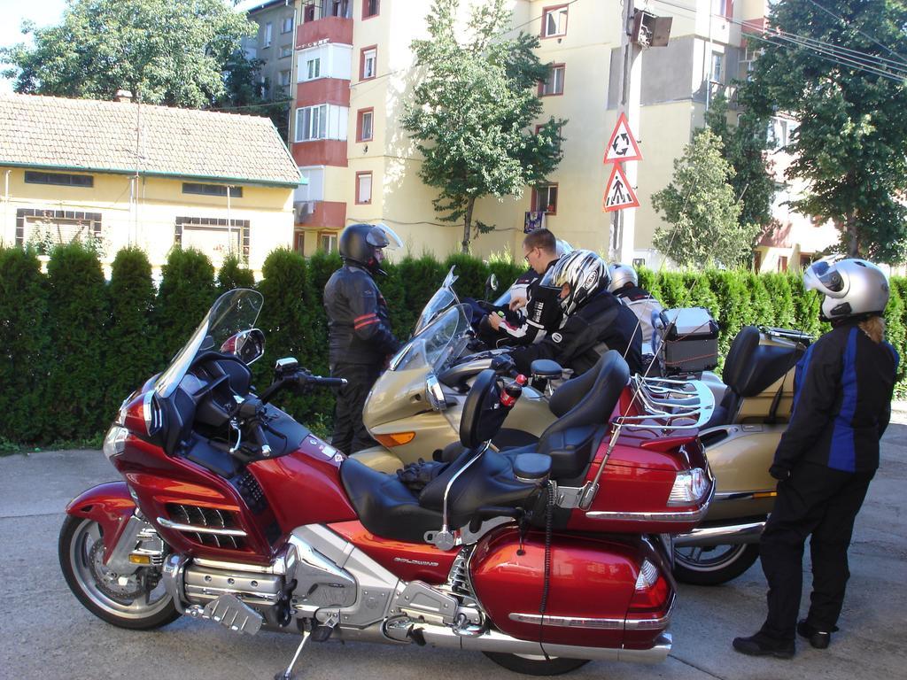 Pensiunea Claudiu Caransebeş Zewnętrze zdjęcie