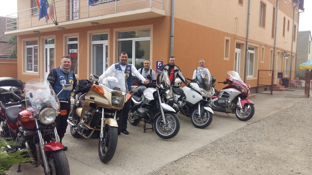 Pensiunea Claudiu Caransebeş Zewnętrze zdjęcie